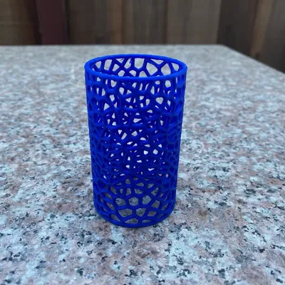 Xi lanh rỗng có họa tiết Voronoi với dải giữa đặc sắc