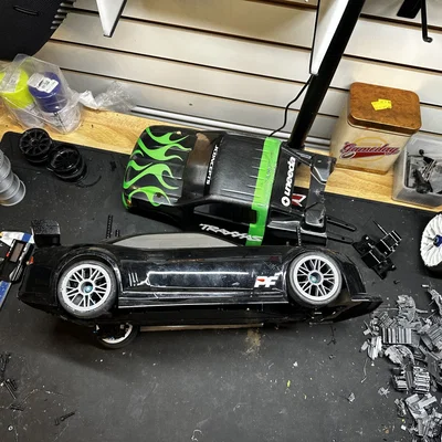 Bánh xe ô tô đua điều khiển từ xa Corvette ZR1 Snowflake