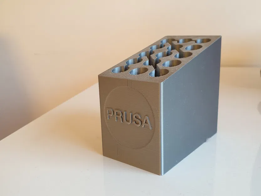 Giá đỡ bút nhỏ gọn với logo PRUSA - Image 1