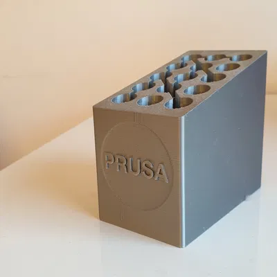 Giá đỡ bút nhỏ gọn với logo PRUSA