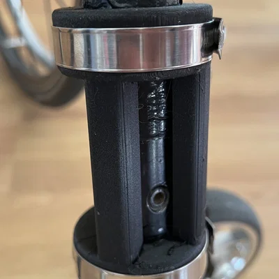 Giá đỡ khung xe lăn Küschall K Series bị gãy