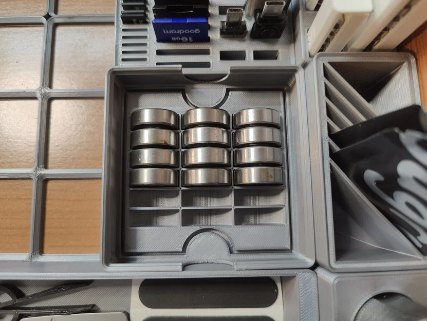 Giá đỡ bi 608 với nắp che bụi Gridfinity - Image 6