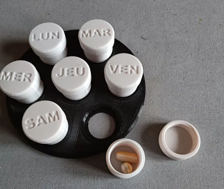 Hộp đựng thuốc hàng tuần tiện lợi - Image 1