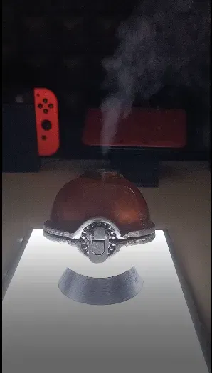 Mô hình pokeball từ Pokémon Legends Arceus với chi tiết chính xác - Image 1