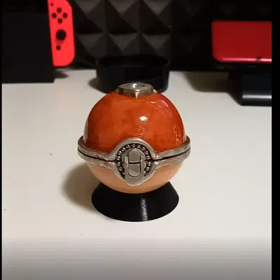 Mô hình pokeball từ Pokémon Legends Arceus với chi tiết chính xác