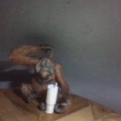 Ly Stanley cho búp bê trong ngôi nhà búp bê