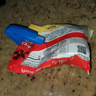 Kẹp túi với lò xo mở tiện lợi