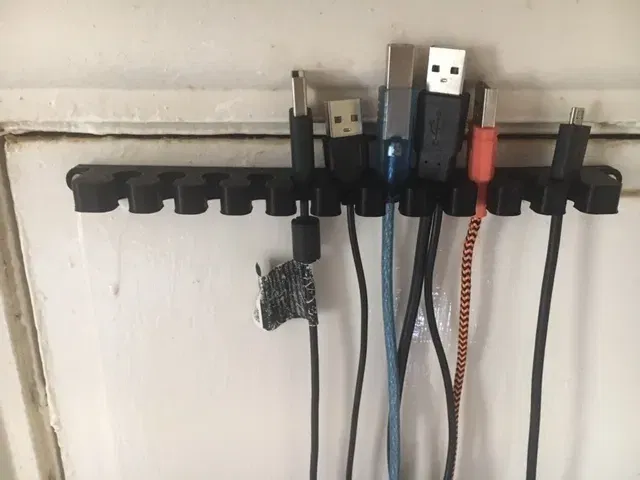 Giá treo cáp USB 11 ngăn đơn giản - Image 1