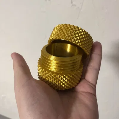 Hũ có ren và bề mặt gờ nổi