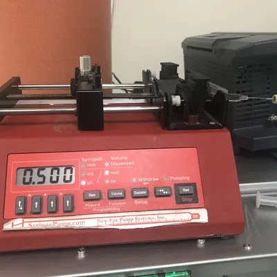 Cánh tay kẹp thay thế cho bơm tiêm NE-4000 của New Era