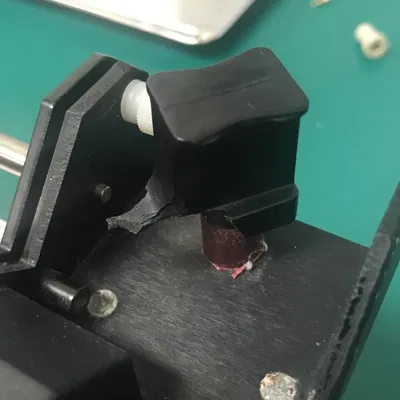 Cánh tay kẹp thay thế cho bơm tiêm NE-4000 của New Era