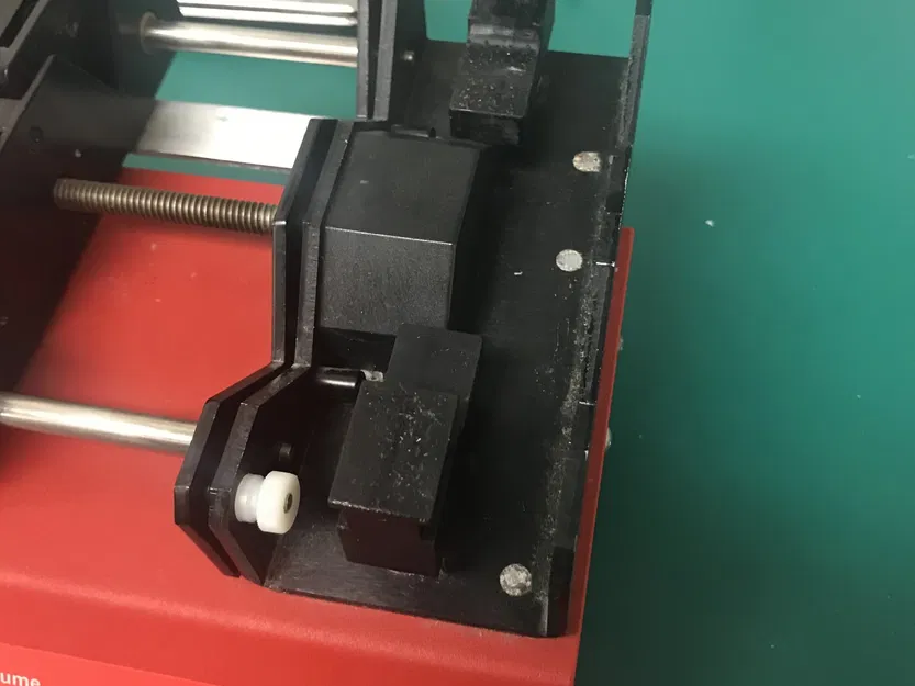 Cánh tay kẹp thay thế cho bơm tiêm NE-4000 của New Era - Image 4