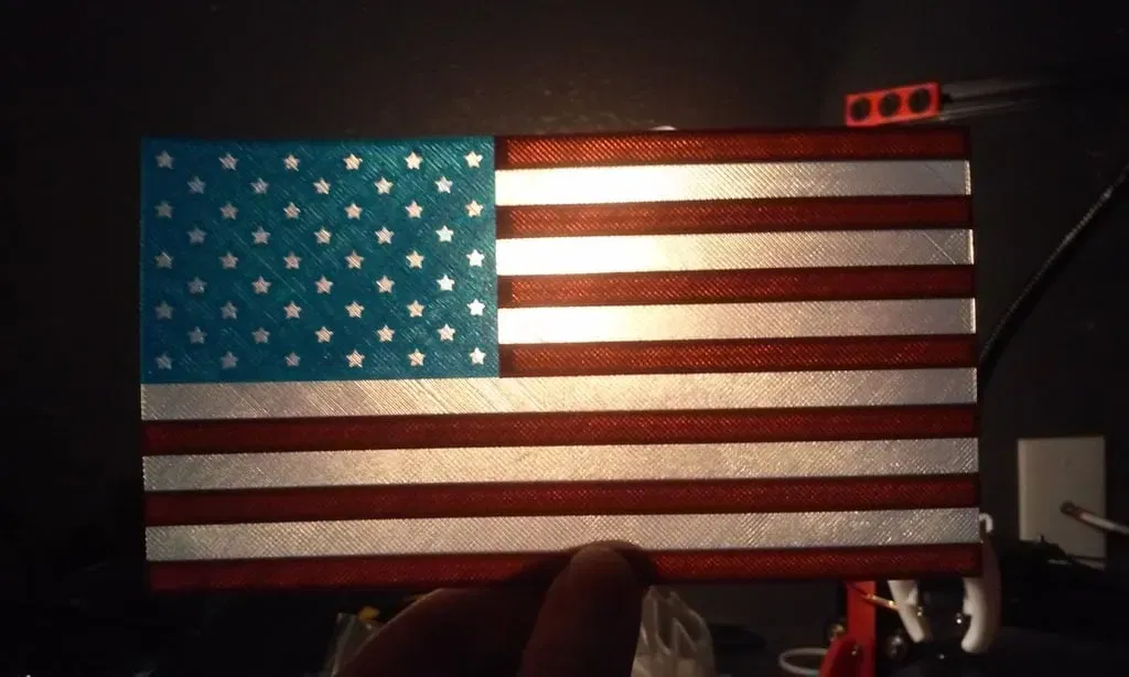 Quốc kỳ Mỹ ba màu với thiết kế độc đáo - Image 1