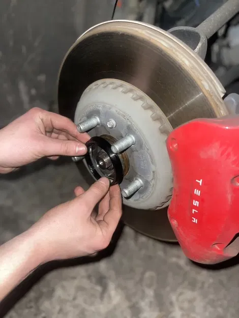Vòng hub dành cho vành xe Tesla Model 3 Performance - Image 3