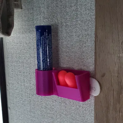 Giá đỡ cho Chapstick và nút tai