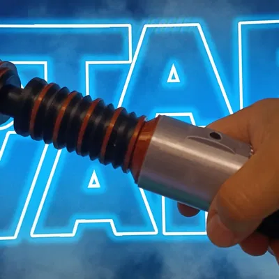 Sable laser tùy chỉnh với đế trưng bày