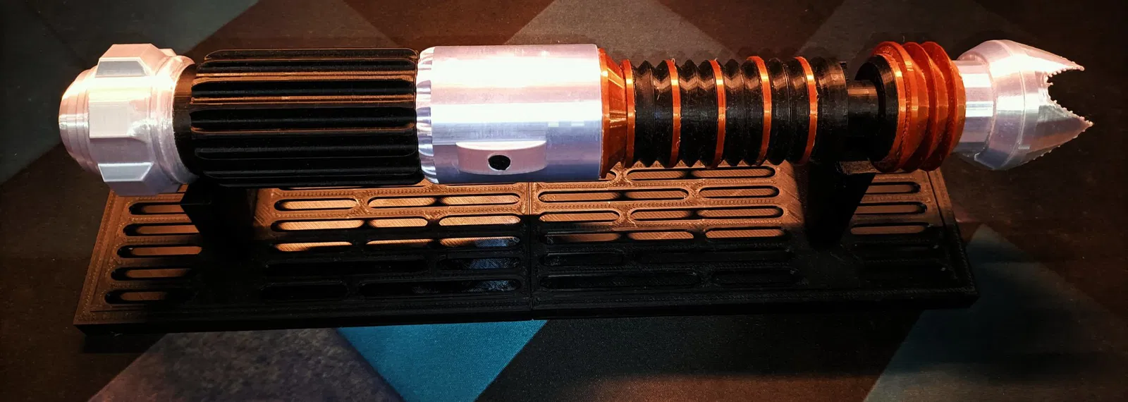 Sable laser tùy chỉnh với đế trưng bày - Image 2