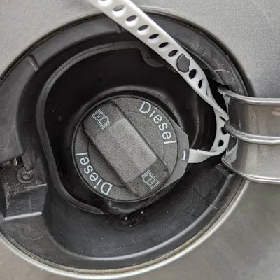 Dây đai giữ nắp bình xăng cho xe VW