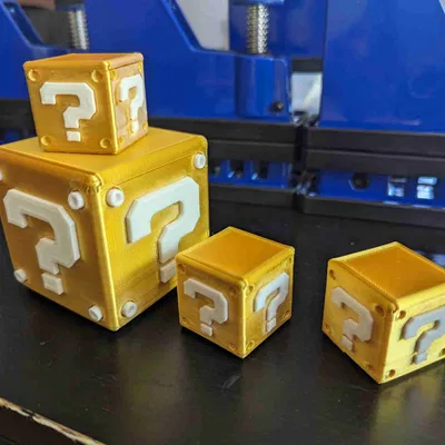 Hộp câu hỏi Mario với nắp trượt và giá đỡ cartridge Switch