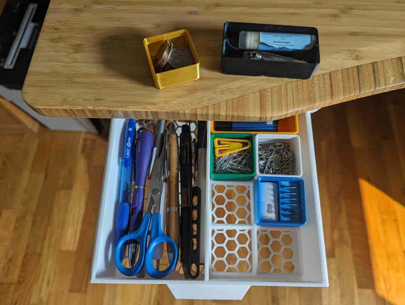 Hộp kéo dưới bàn kết hợp với ngăn Gridfinity 2x4 - Image 1