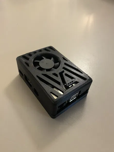 Vỏ máy tính Libre Renegade với khe v-slot - Image 2