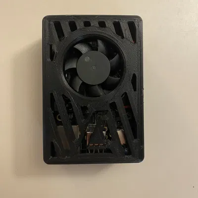 Vỏ máy tính Libre Renegade với khe v-slot