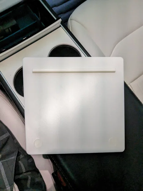 Thảm sạc cho Tesla Model 3 sử dụng sạc có dây - Image 1