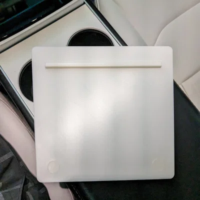 Thảm sạc cho Tesla Model 3 sử dụng sạc có dây