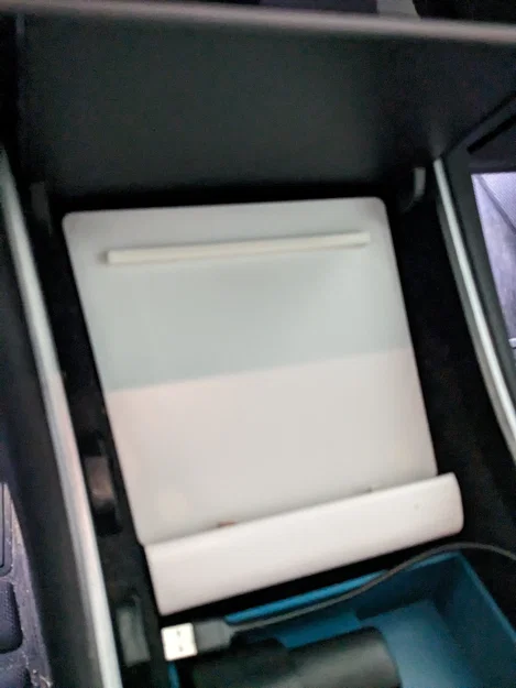 Thảm sạc cho Tesla Model 3 sử dụng sạc có dây - Image 2