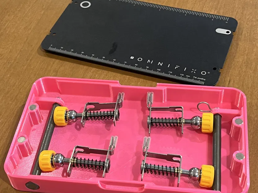 Hộp Omnifixo với giá đỡ kẹp và khóa từ tính - Image 1