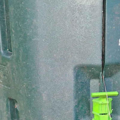 Kẹp nhựa giữ chặt cho thùng compost xanh