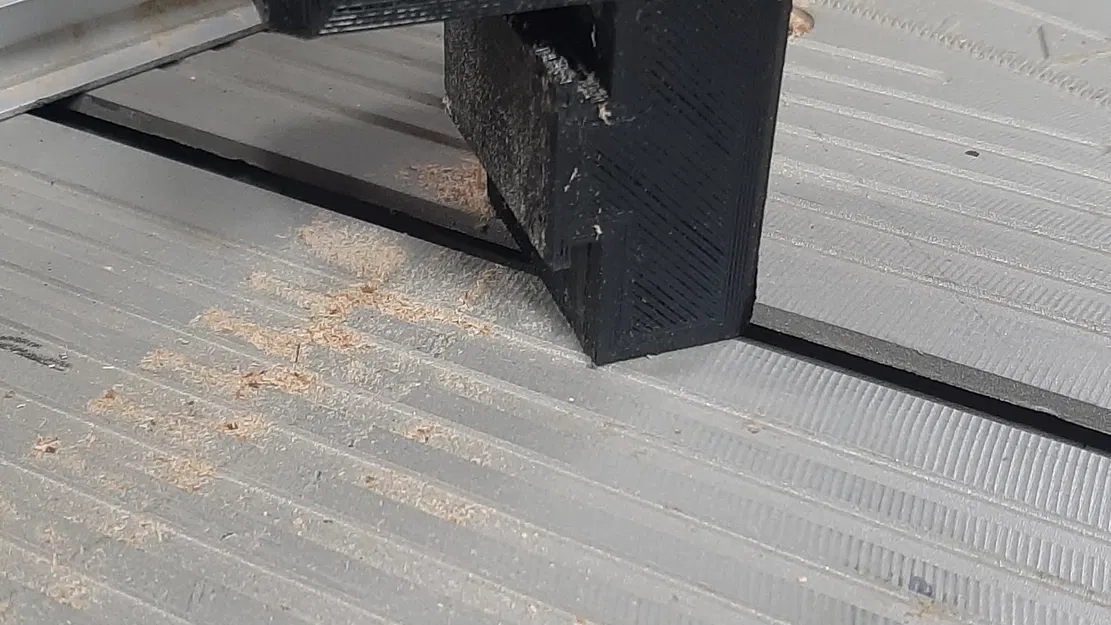 Thay thế kẹp miter cho máy cưa bàn Ryobi BT3100 - Image 1