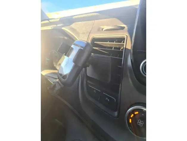 Giá đỡ điện thoại gắn trên lỗ thông hơi Ford Transit Custom - Image 1