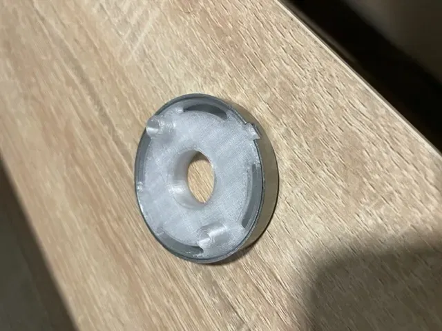 Phụ kiện nhựa dưới rosette cửa bị hỏng cần thay thế - Image 4