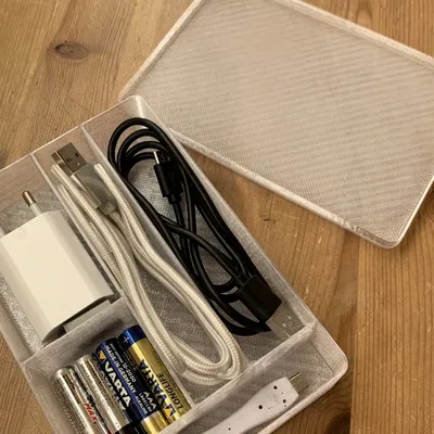 Hộp nhỏ đựng cáp và phụ kiện khi di chuyển