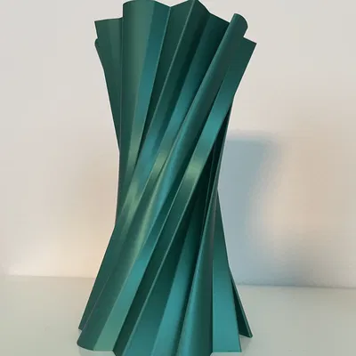 Bình hoa xoắn ốc với hai kích thước khác nhau