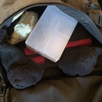 Hộp nhỏ đựng cáp và phụ kiện khi di chuyển