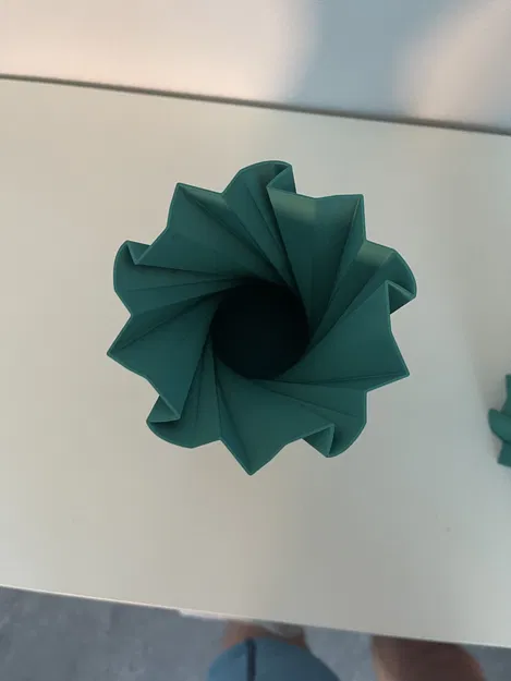 Bình hoa xoắn ốc với hai kích thước khác nhau - Image 4