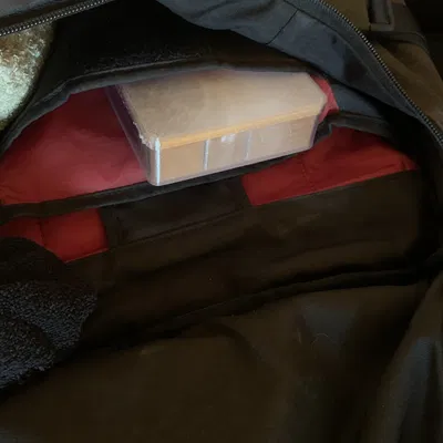 Hộp nhỏ đựng cáp và phụ kiện khi di chuyển