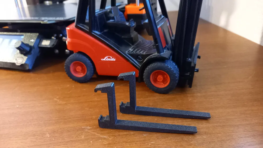 Thay thế càng xe nâng cho đồ chơi Bruder Linde - Image 3