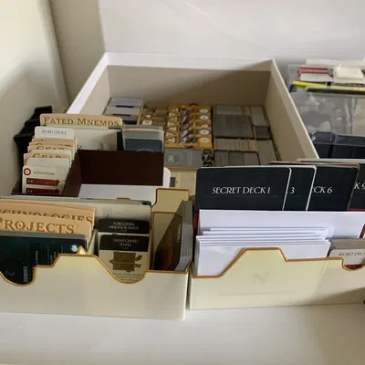 Bộ chia thẻ cho trò chơi Aeon Trespass: Odyssey