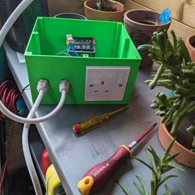 Hộp STC1000 với ổ cắm BS1363 kiểu Anh