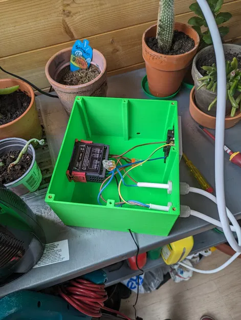 Hộp STC1000 với ổ cắm BS1363 kiểu Anh - Image 2