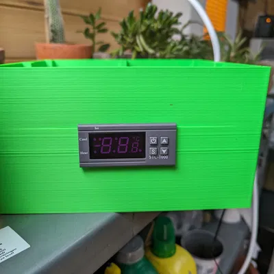 Hộp STC1000 với ổ cắm BS1363 kiểu Anh