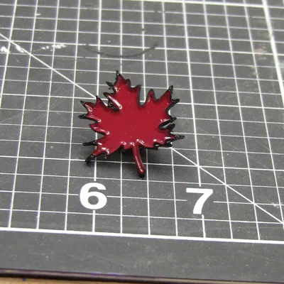 Ghim men lá phong bằng men độc đáo