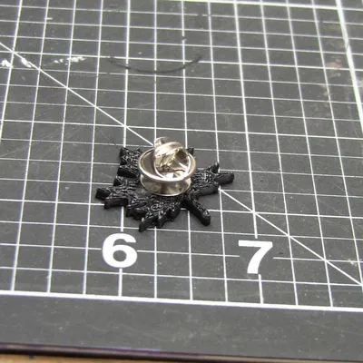 Ghim men lá phong bằng men độc đáo