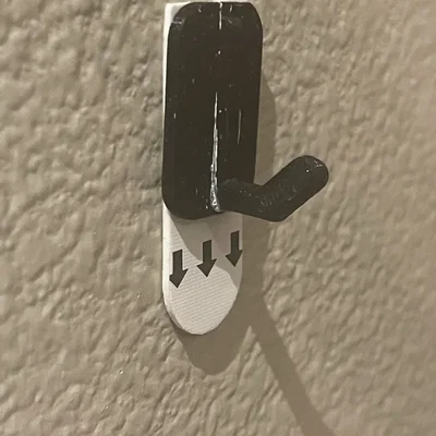 Móc treo tường thiết kế hai phần chắc chắn