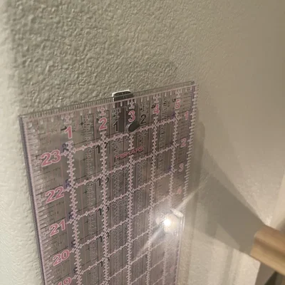 Móc treo tường thiết kế hai phần chắc chắn