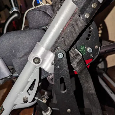 Khóa gập xe lăn Convaid thay thế cho hệ thống khóa