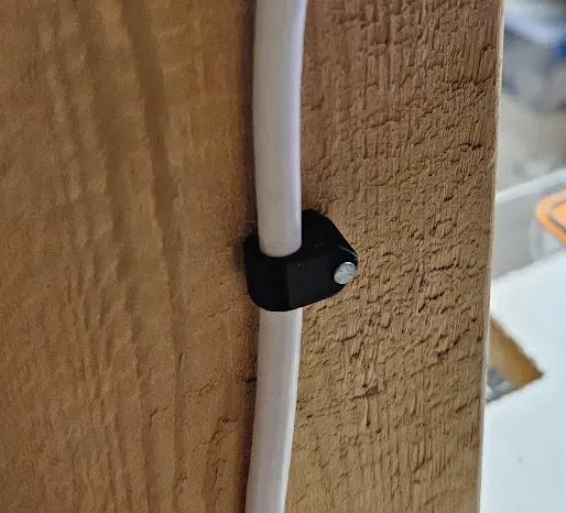 Kẹp cáp Ethernet tròn cho quản lý dây cáp - Image 1